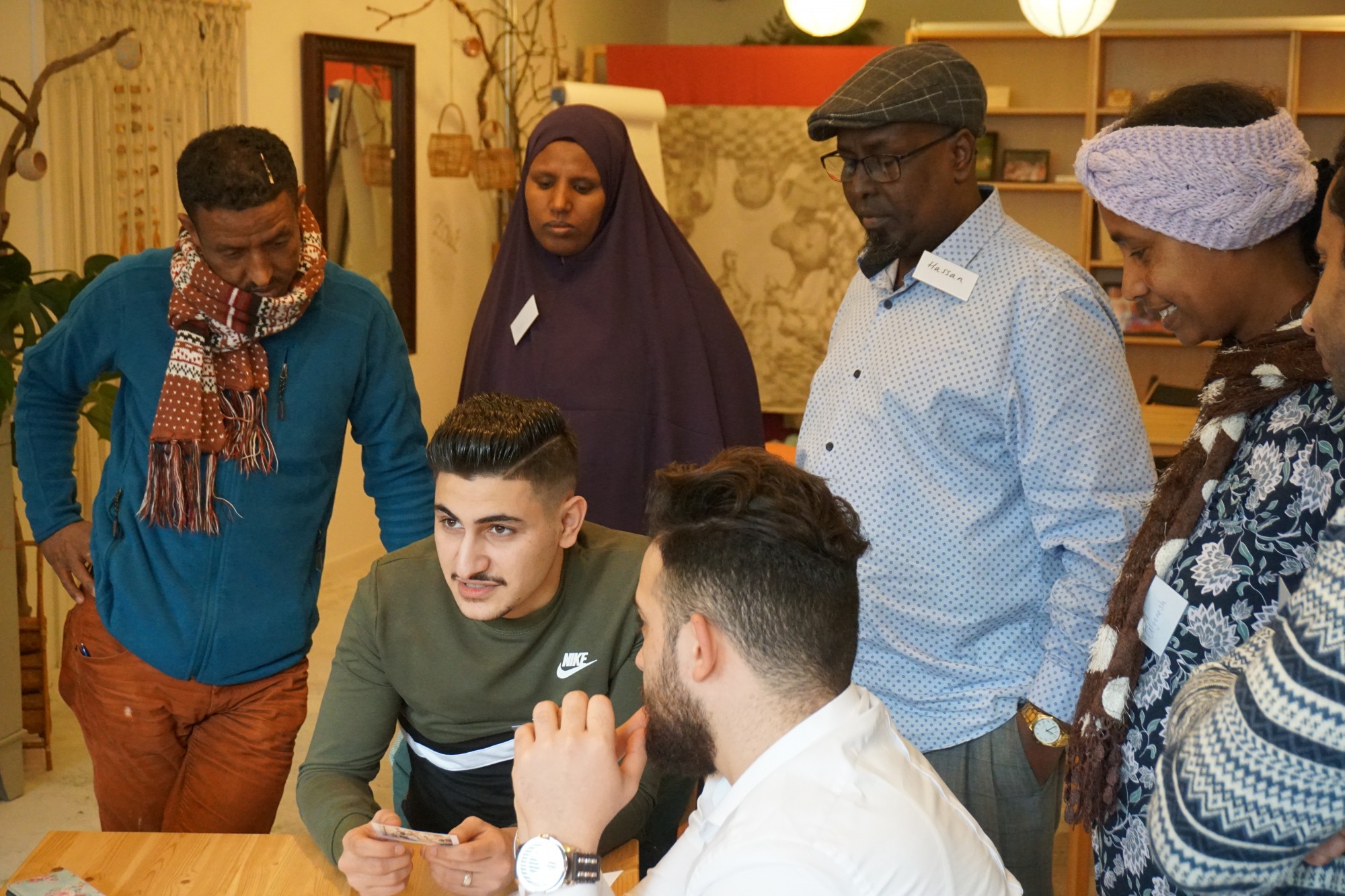 Refugee team leer taal via vrijetijd activiteit.JPG